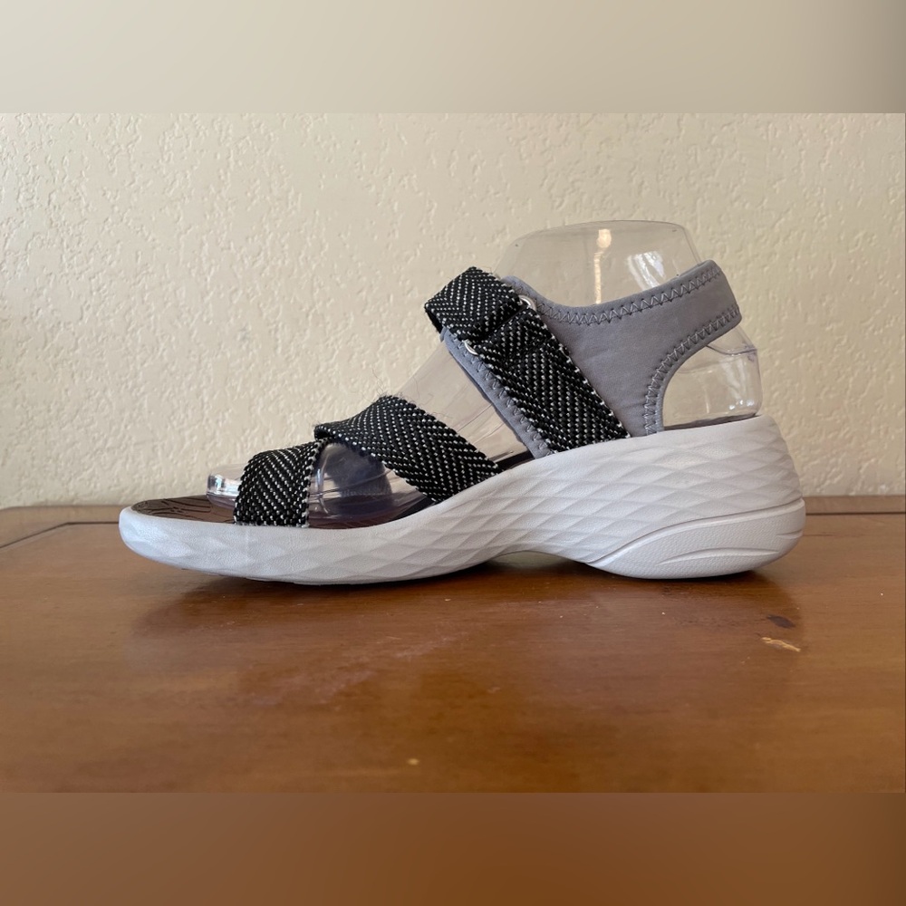 BZees Womens Jive Sandals Mary Jane Wedge Open Toe Sz Black & White Sz 8 - Picture 5 of 11